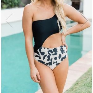 Women's Pink Lily Boutique one piece cut out swimsuit. Leopard and black.